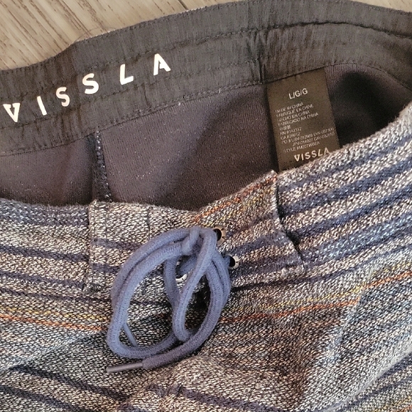VISSLA Heathered Blue and Gray Shorts - Picture 3 of 4